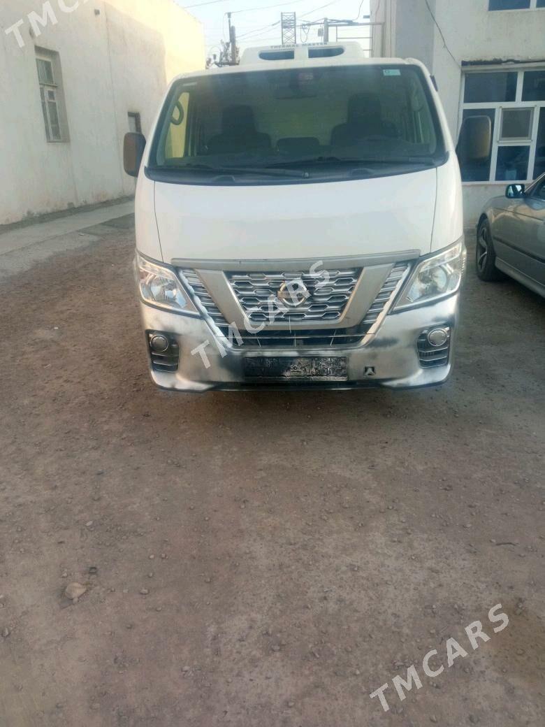 Nissan Urvan 2018 - 370 000 TMT - Mary - img 2