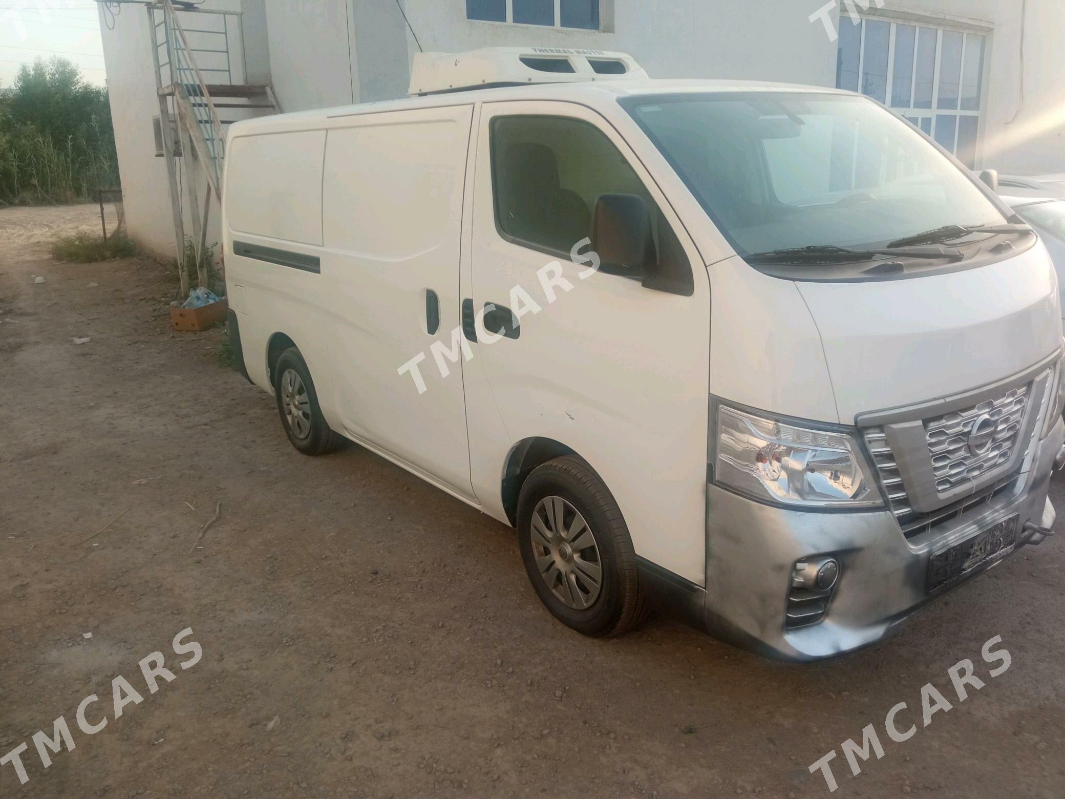 Nissan Urvan 2018 - 370 000 TMT - Mary - img 4