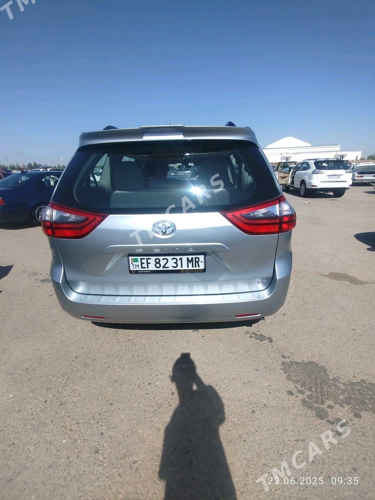 Toyota Sienna 2019 - 375 000 TMT - Векильбазар - img 2