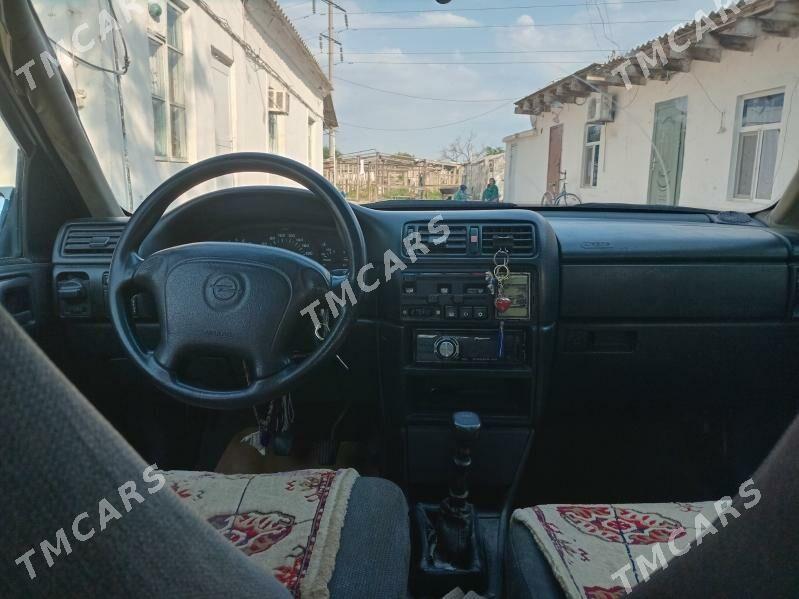 Opel Vectra 1994 - 25 000 TMT - Gypjak - img 2