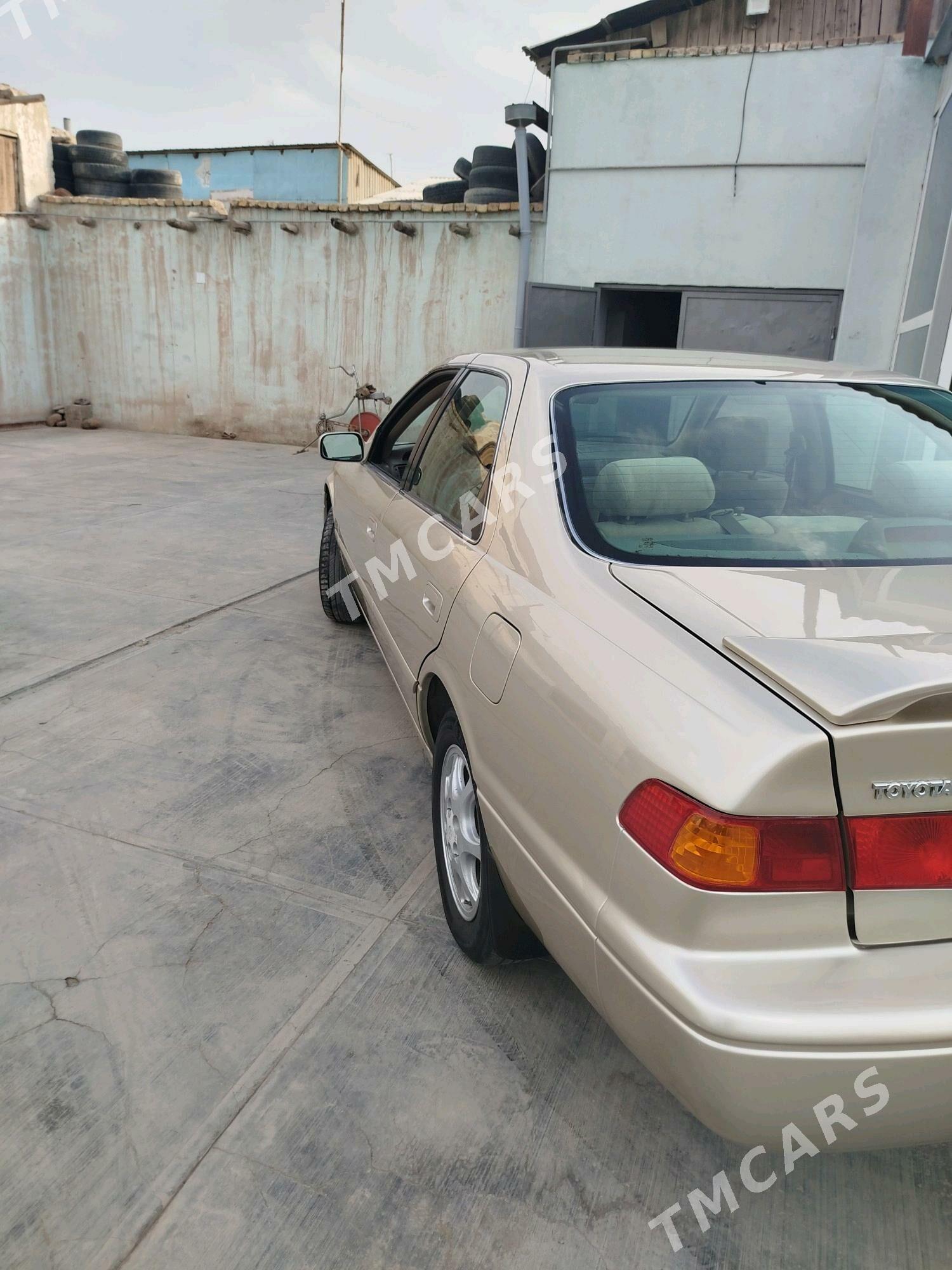 Toyota Camry 1998 - 112 000 TMT - Дашогуз - img 4