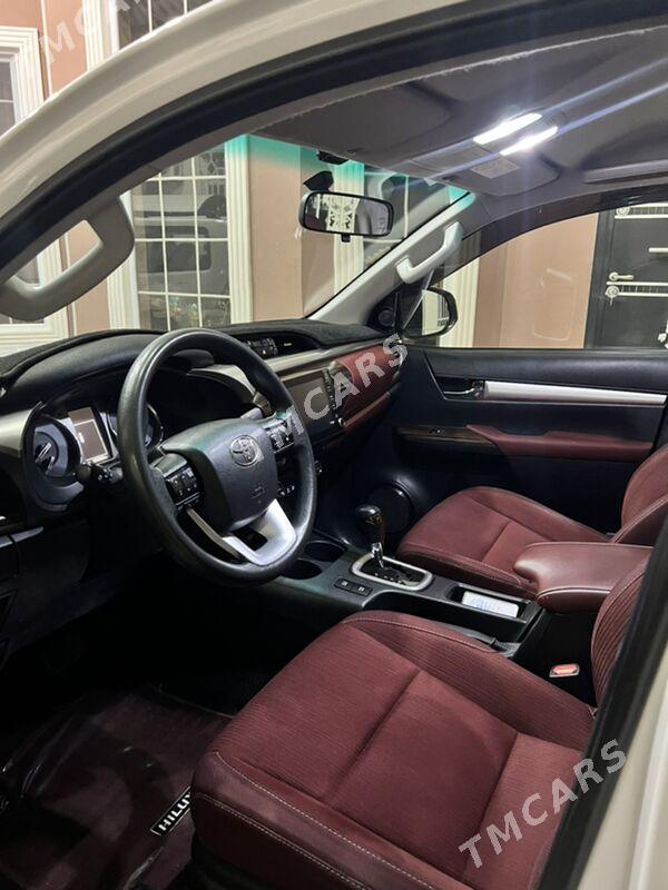 Toyota Hilux 2021 - 550 000 TMT - Aşgabat - img 2