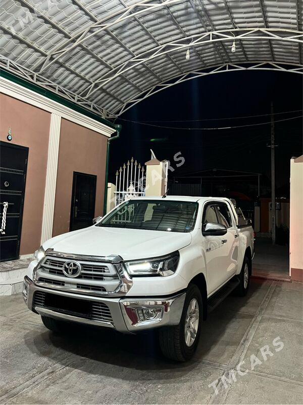 Toyota Hilux 2021 - 550 000 TMT - Aşgabat - img 8
