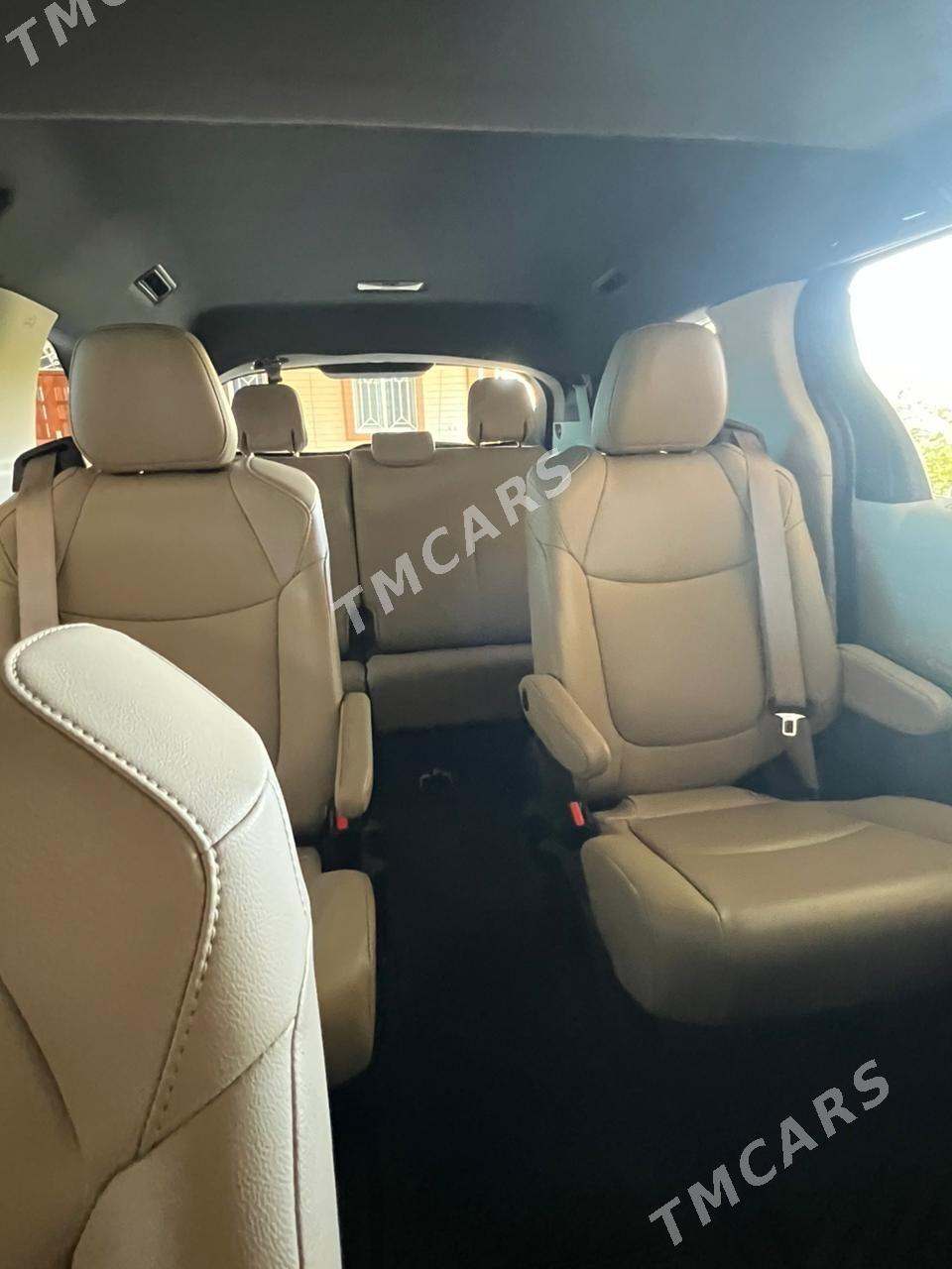 Toyota Sienna 2022 - 690 000 TMT - Мары - img 3