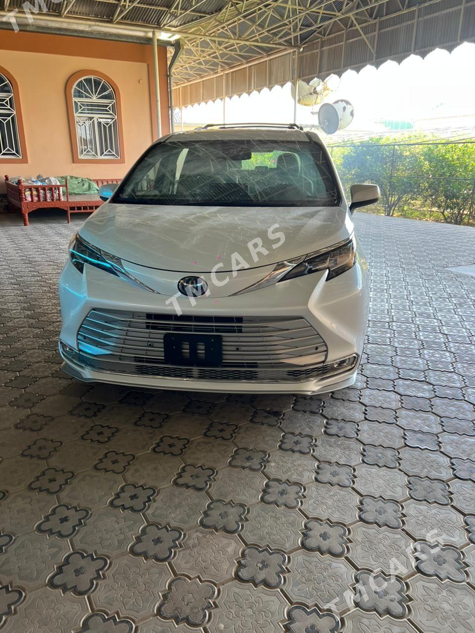 Toyota Sienna 2022 - 690 000 TMT - Мары - img 6