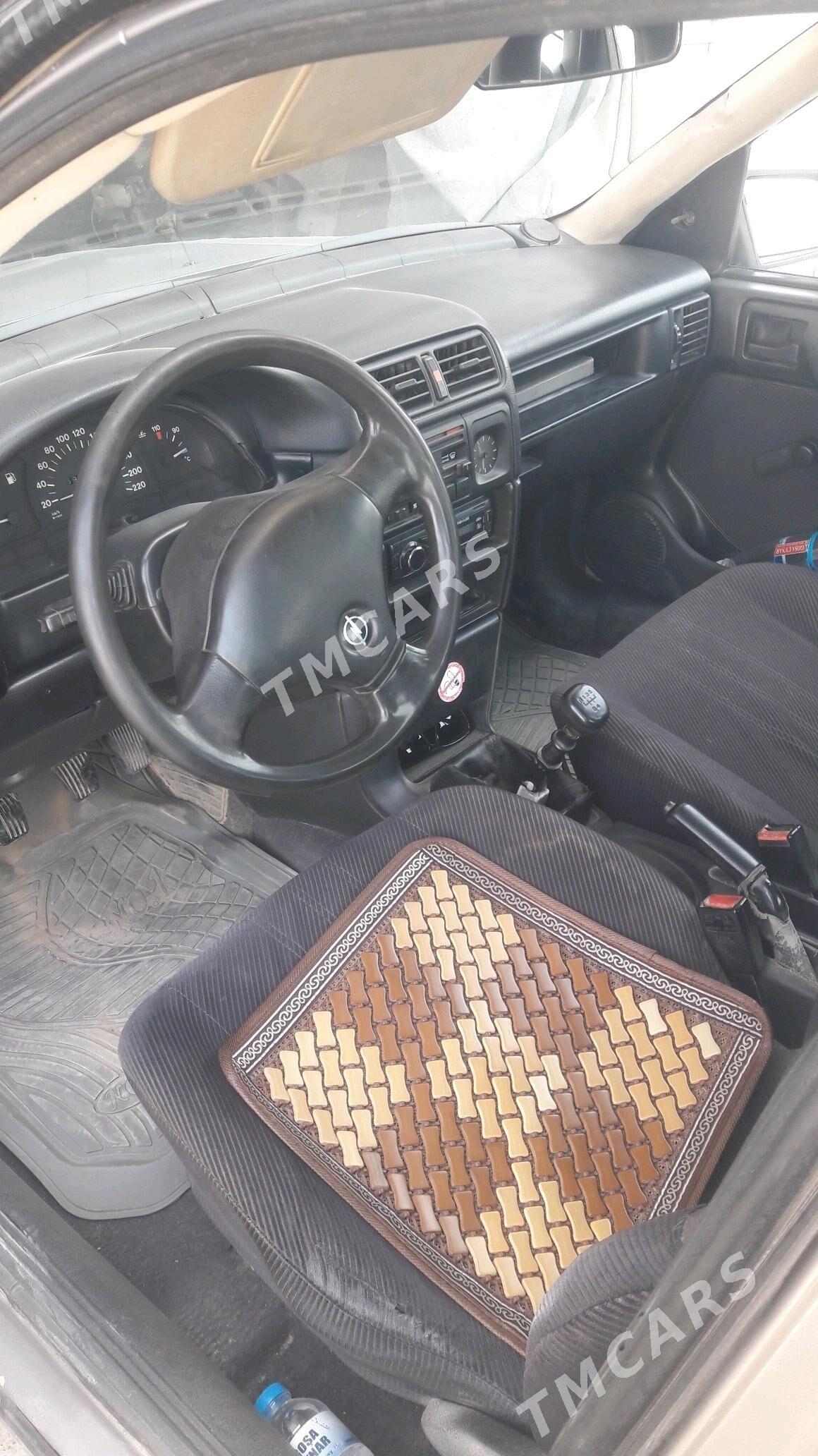 Opel Vectra 1990 - 34 000 TMT - Мары - img 2