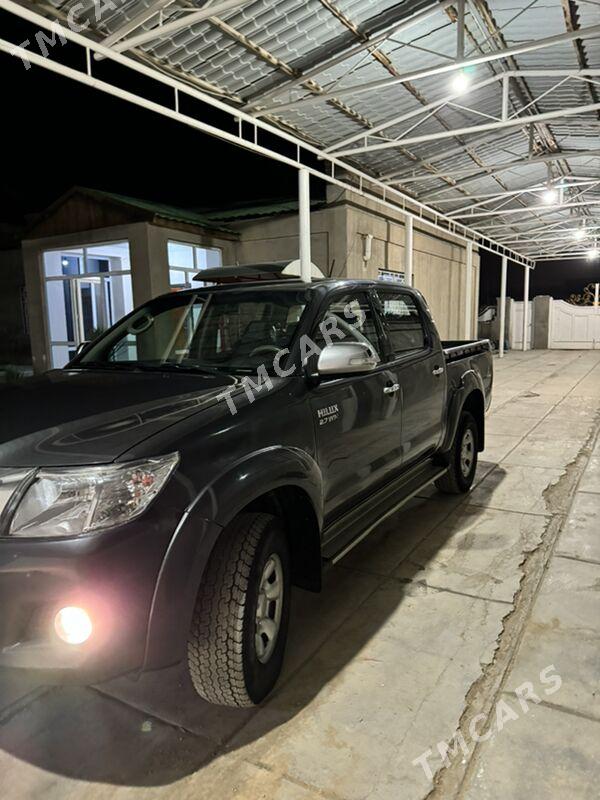 Toyota Hilux 2013 - 300 000 TMT - Джебел - img 3
