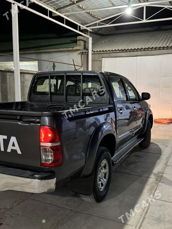 Toyota Hilux 2013 - 300 000 TMT - Джебел - img 2