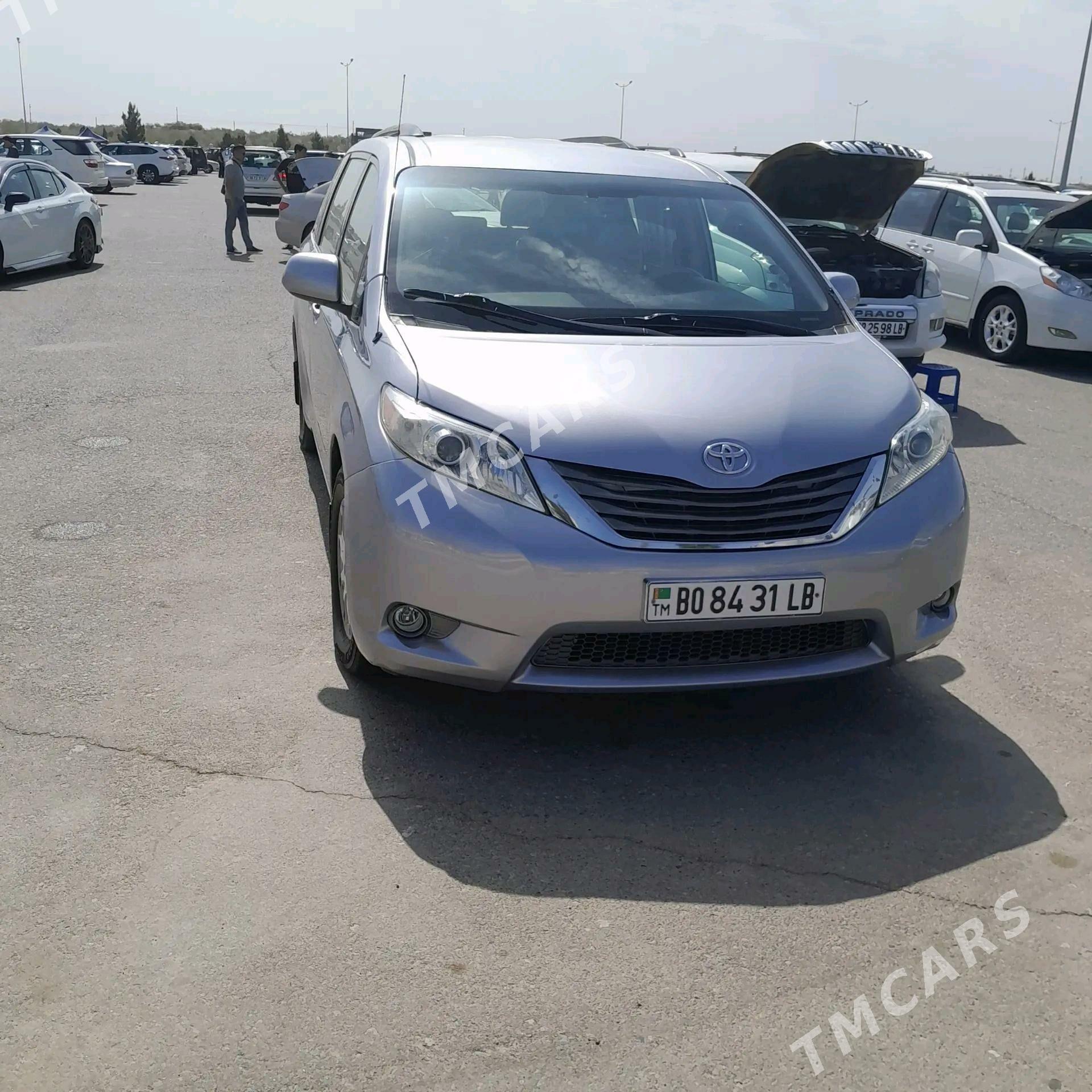 Toyota Sienna 2012 - 269 000 TMT - Дянев - img 7
