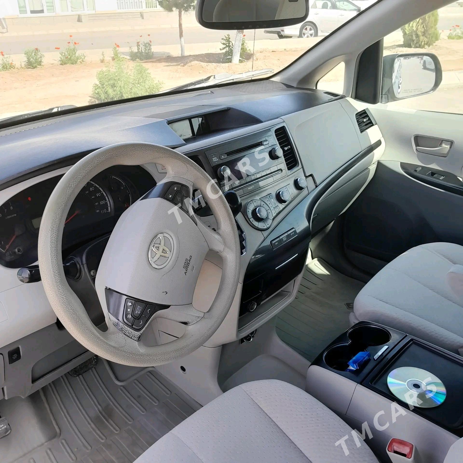 Toyota Sienna 2012 - 269 000 TMT - Дянев - img 2