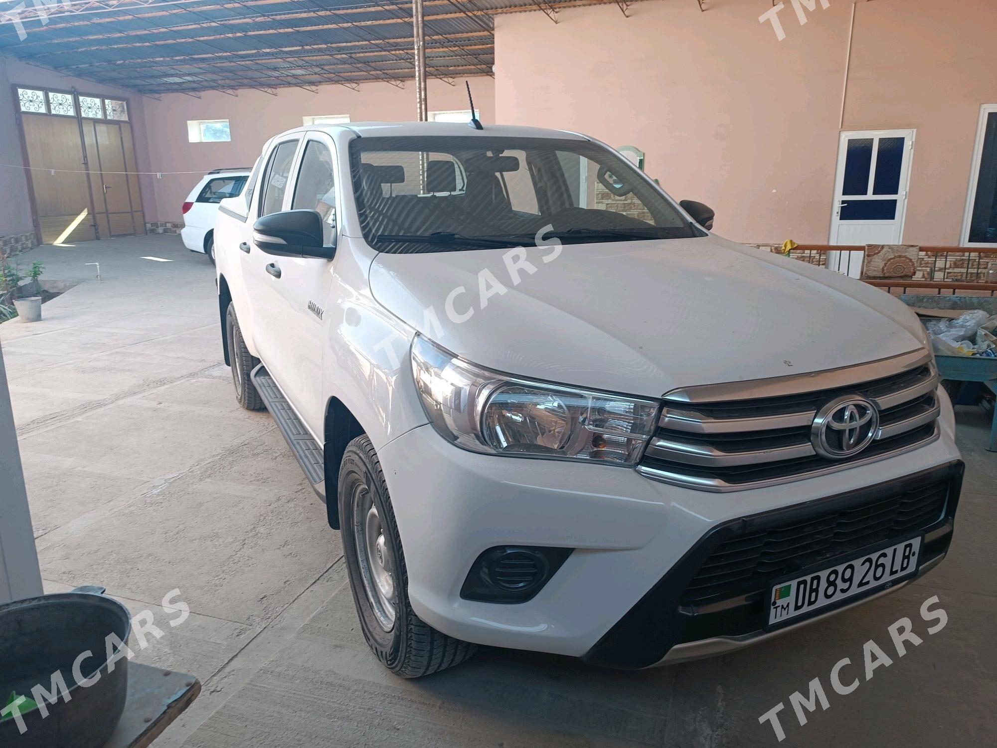 Toyota Hilux 2016 - 420 000 TMT - Дянев - img 1