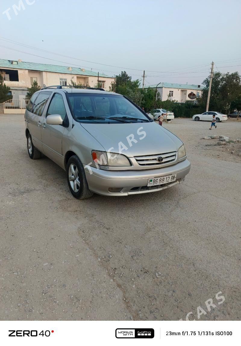 Toyota Sienna 2002 - 140 000 TMT - Балканабат - img 3