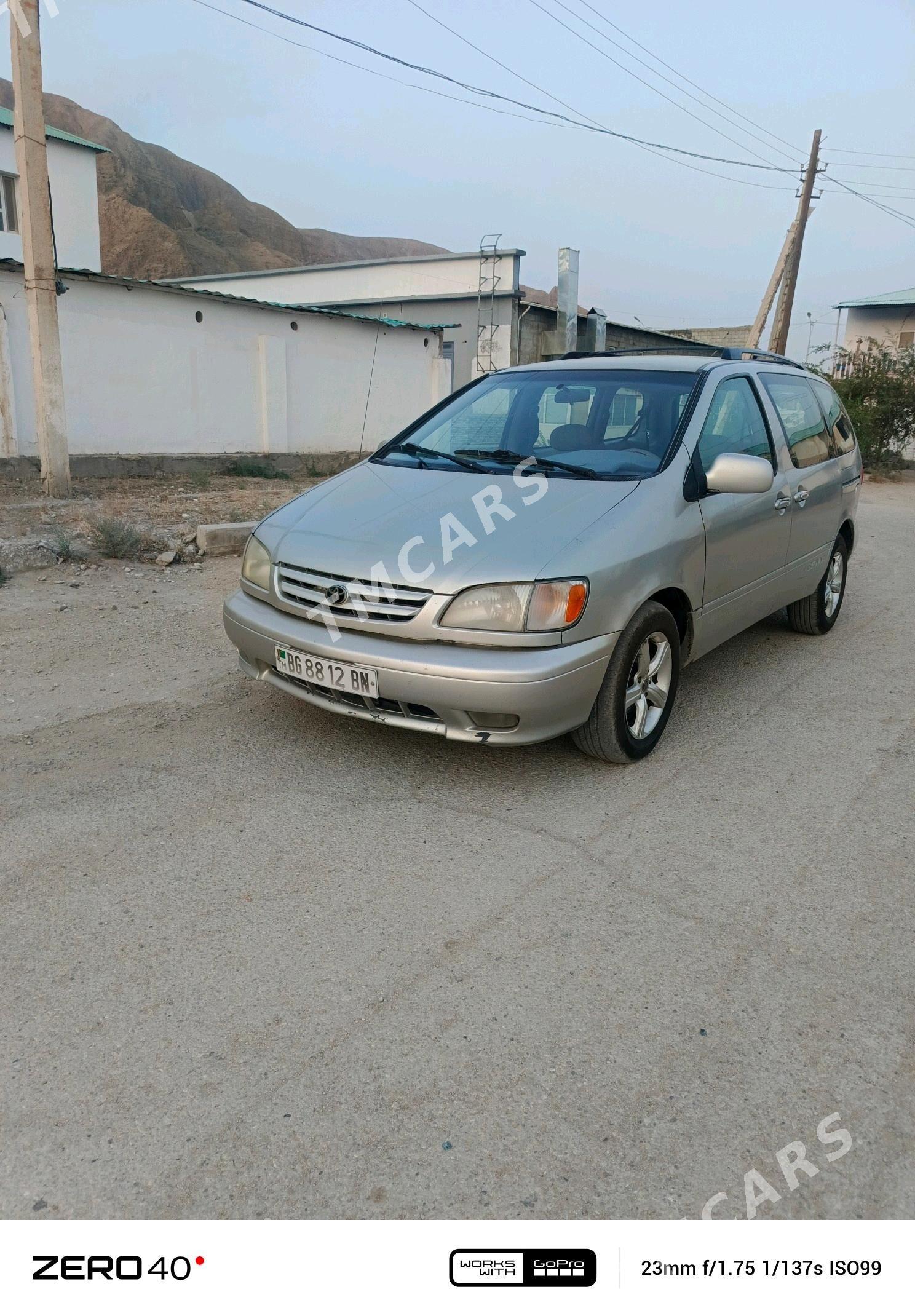 Toyota Sienna 2002 - 140 000 TMT - Балканабат - img 4