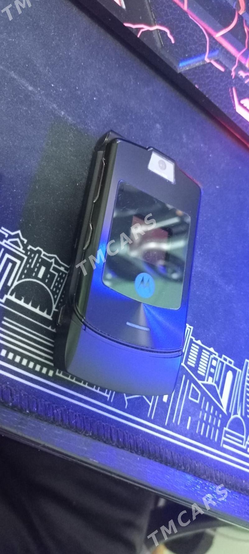 MOTOROLA RAZR V3i 03/2005 - Бекреве - img 1