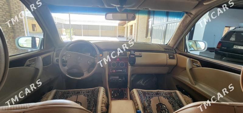 Mercedes-Benz E320 2000 - 110 000 TMT - Мары - img 5