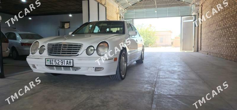 Mercedes-Benz E320 2000 - 110 000 TMT - Мары - img 3