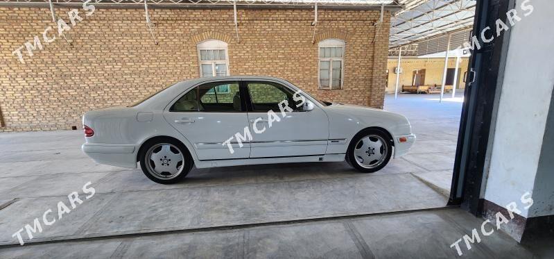 Mercedes-Benz E320 2000 - 110 000 TMT - Мары - img 6