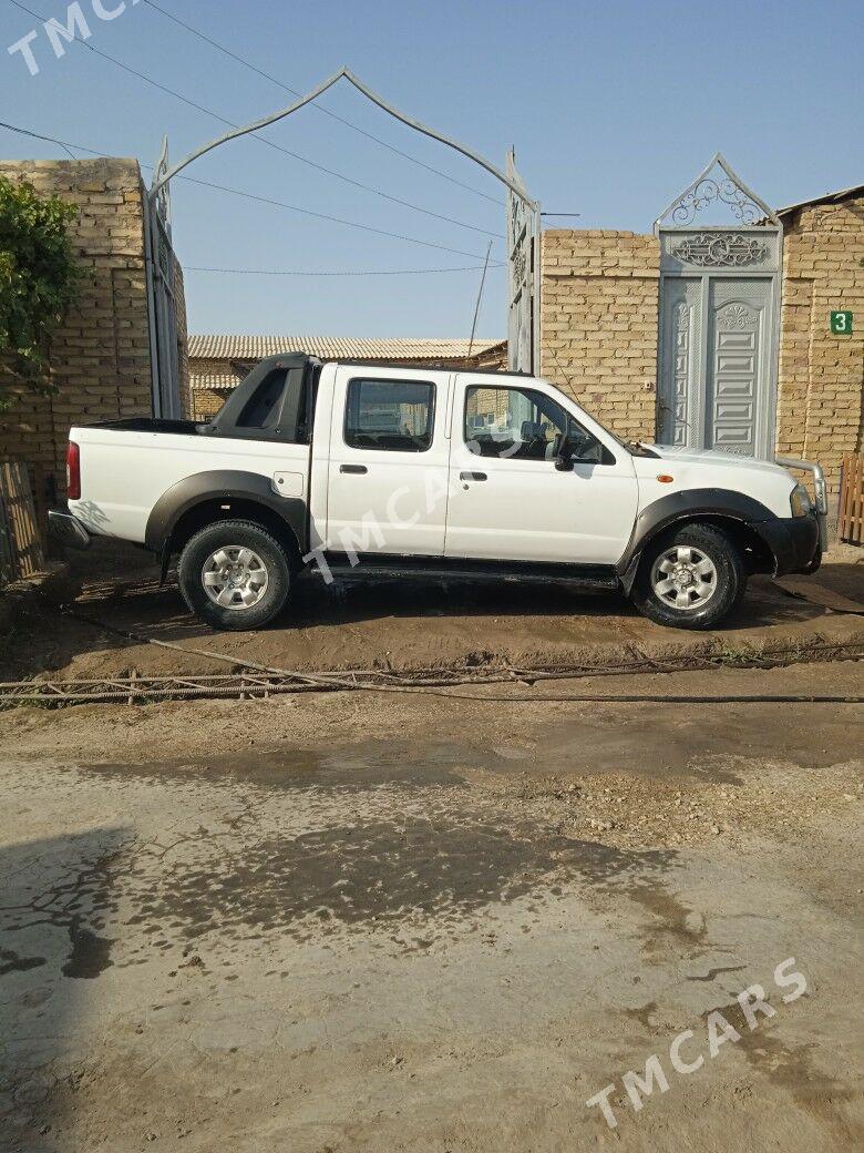 Nissan Navara 2004 - 125 000 TMT - Фарап - img 2