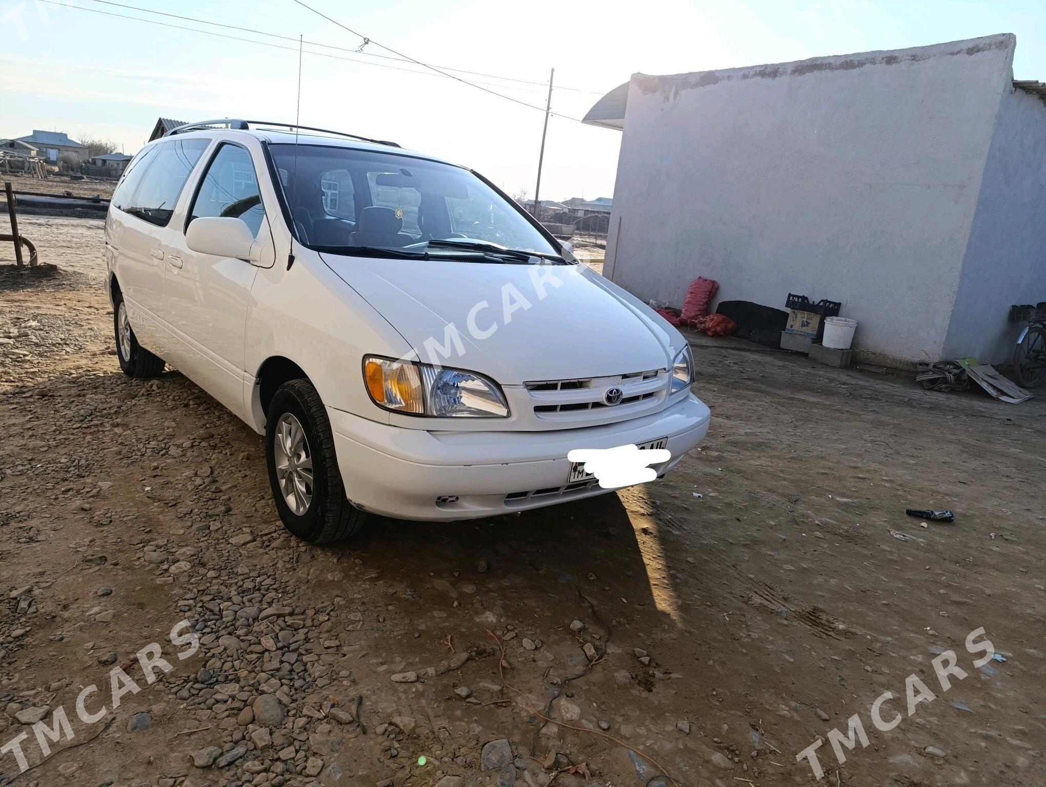 Toyota Sienna 2000 - 125 000 TMT - Бабадайхан - img 3