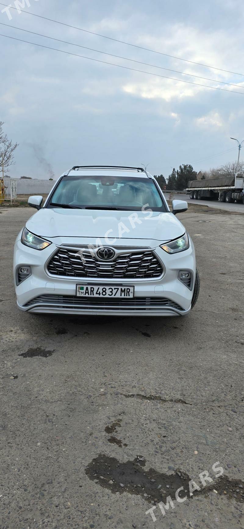 Toyota Highlander 2022 - 540 000 TMT - Мары - img 4