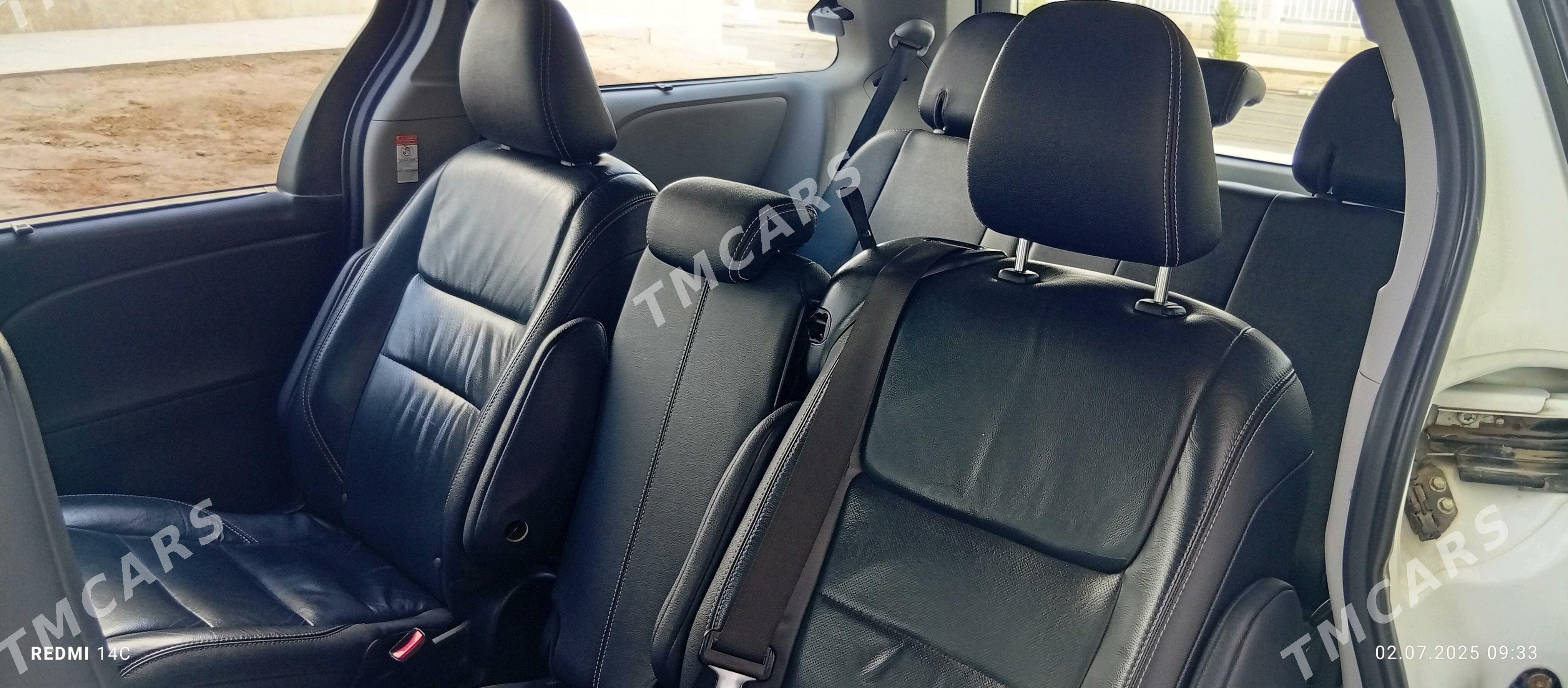 Toyota Sienna 2017 - 395 000 TMT - Aşgabat - img 7