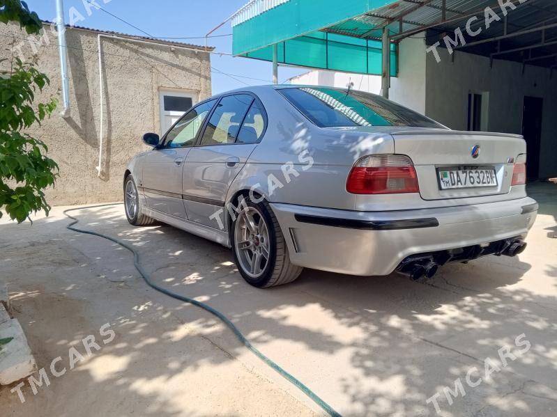 BMW E39 2002 - 140 000 TMT - Türkmenbaşy - img 5