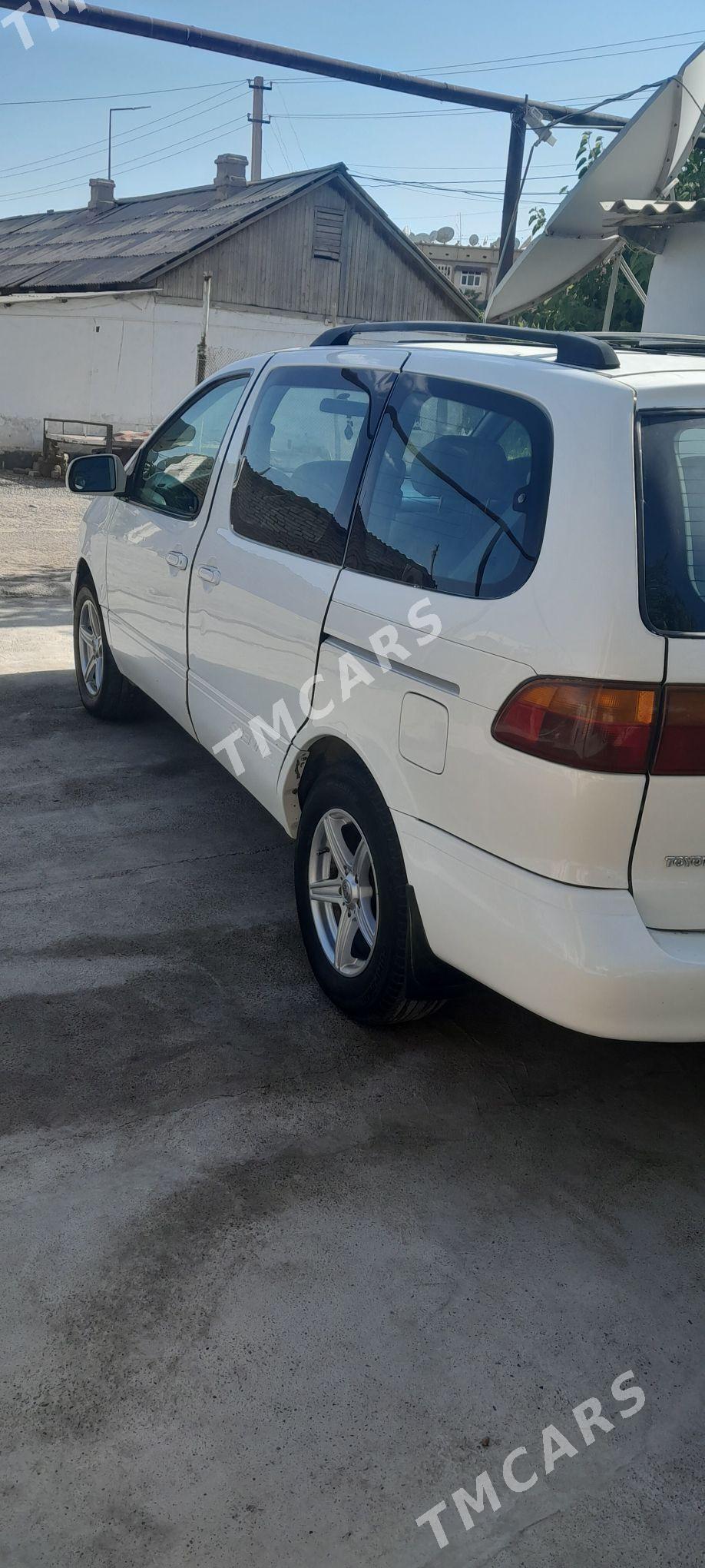 Toyota Sienna 1999 - 133 000 TMT - Мары - img 3