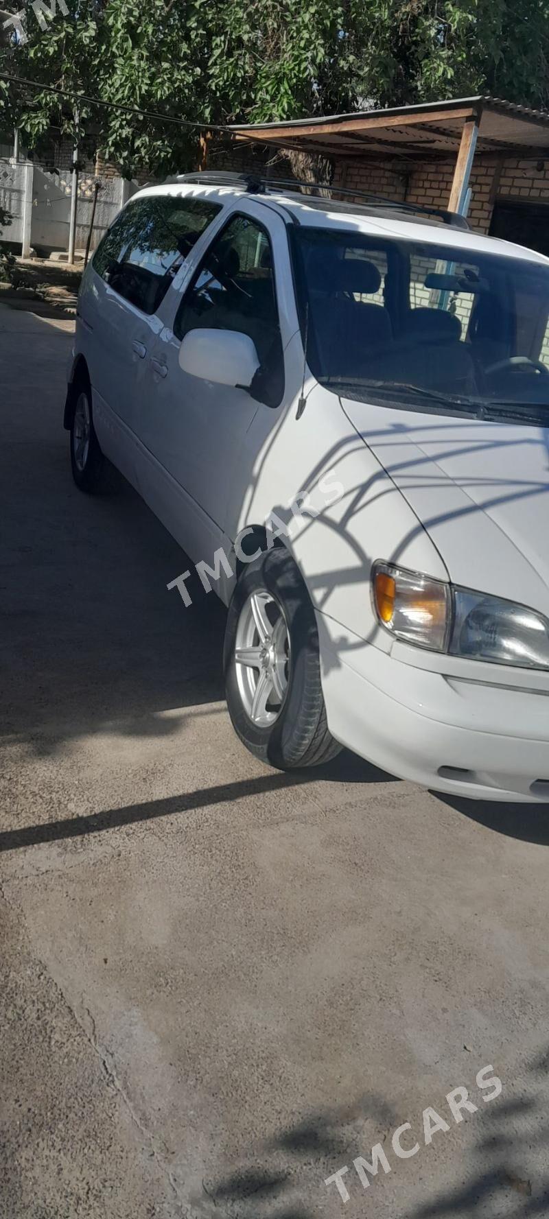 Toyota Sienna 1999 - 133 000 TMT - Мары - img 5