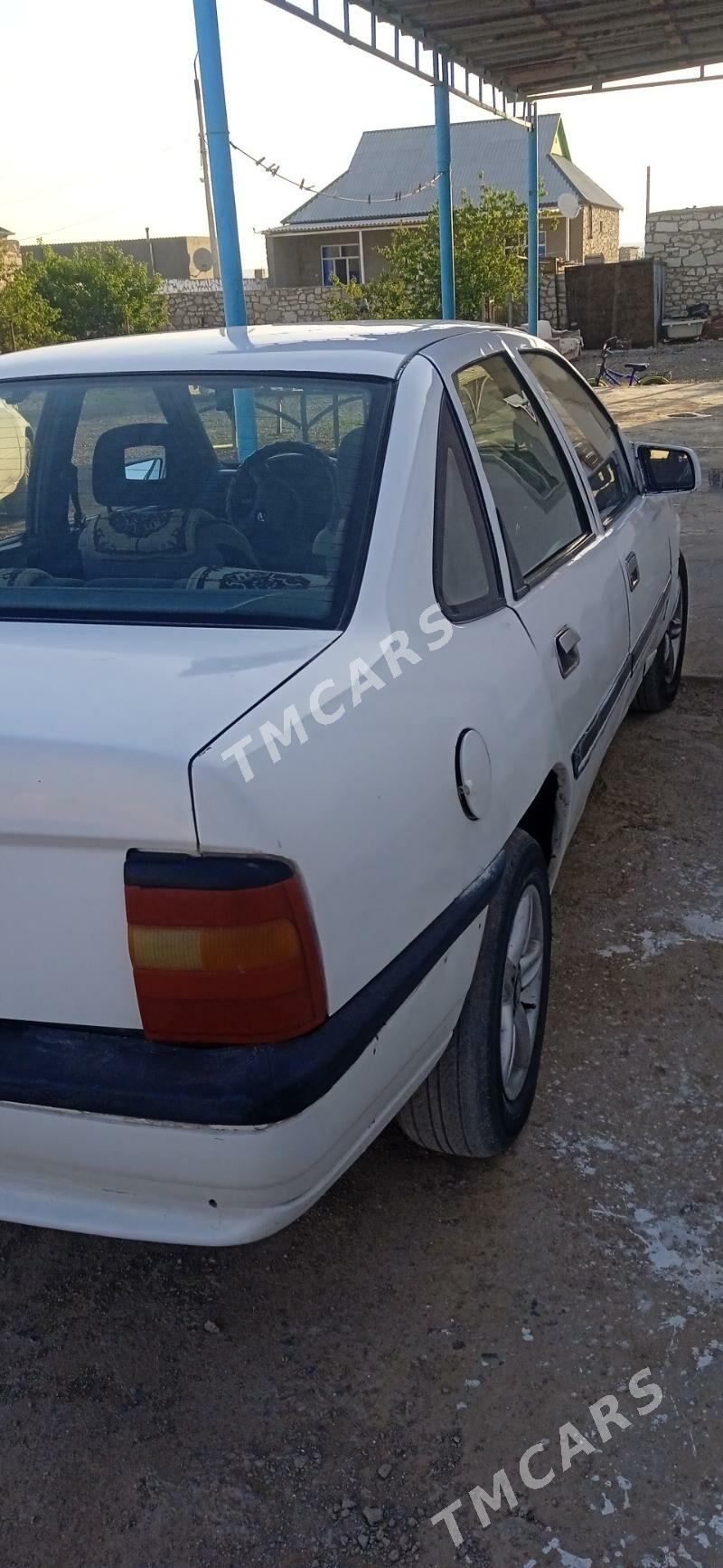 Opel Vectra 1992 - 22 000 TMT - Туркменбаши - img 5