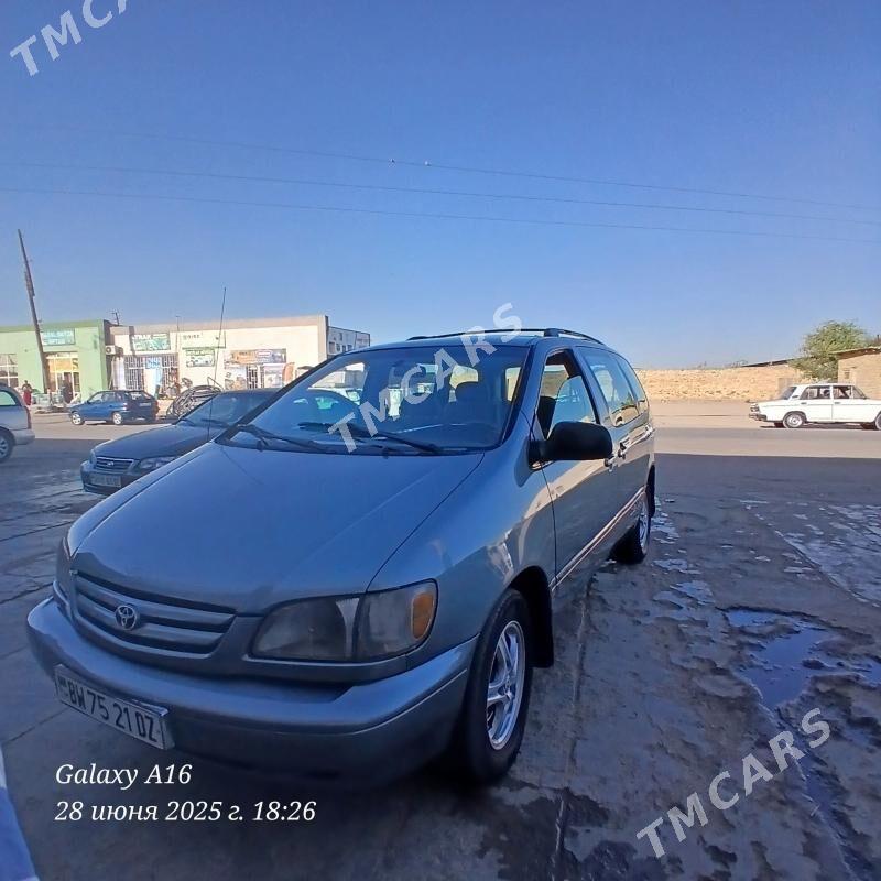 Toyota Sienna 2000 - 126 000 TMT - Gubadag - img 3