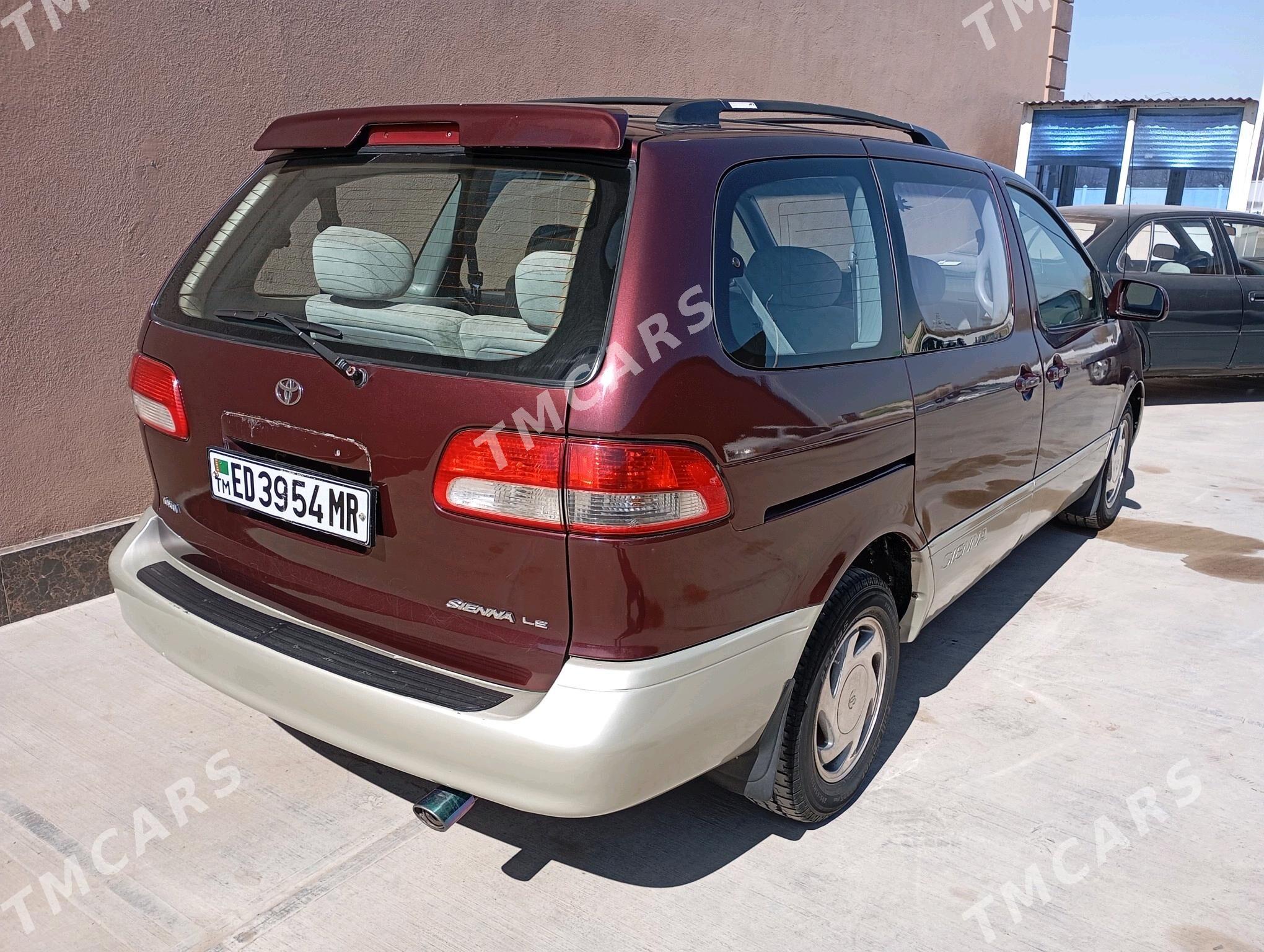 Toyota Sienna 2000 - 130 000 TMT - Мары - img 4