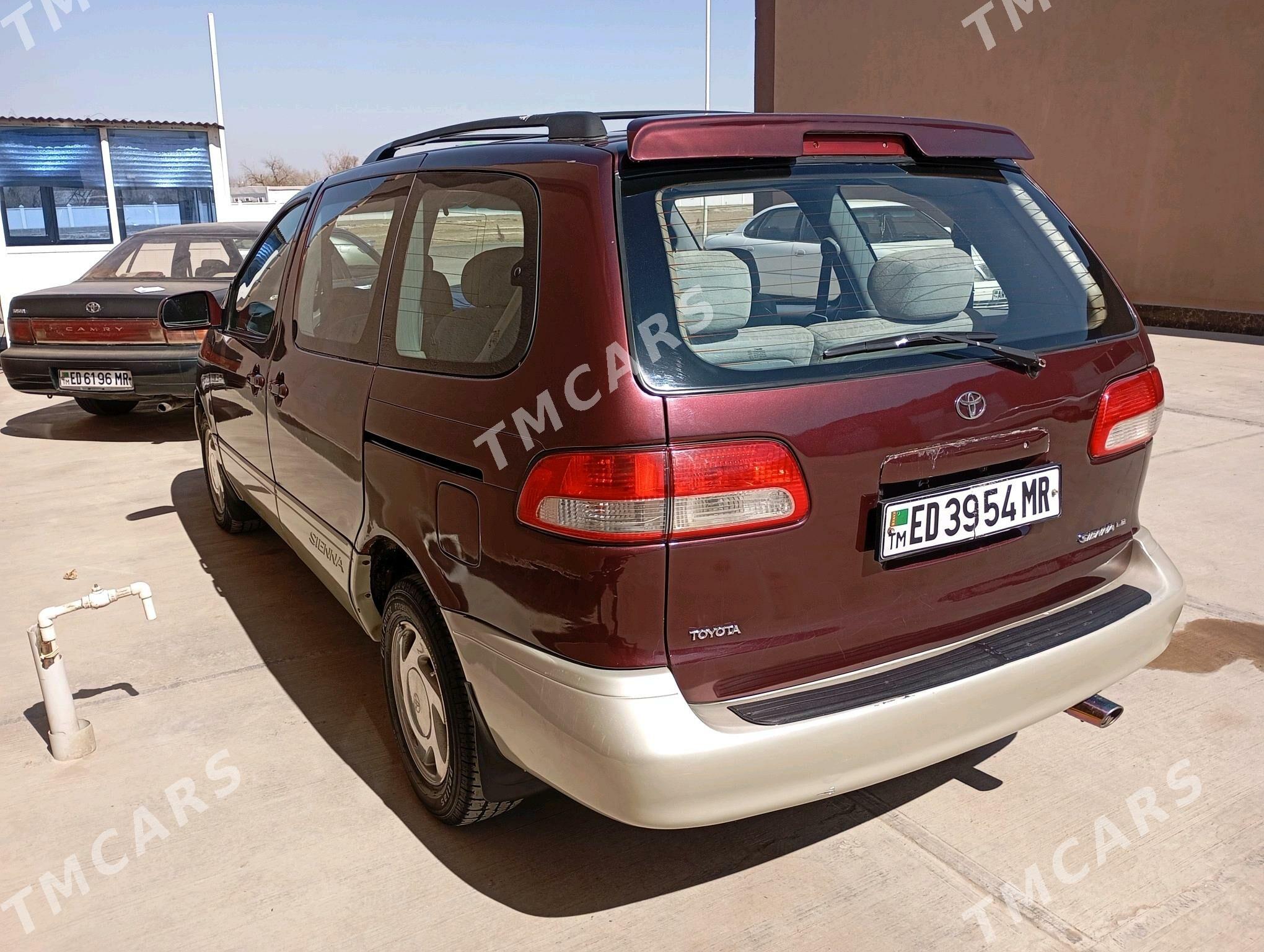 Toyota Sienna 2000 - 130 000 TMT - Мары - img 3