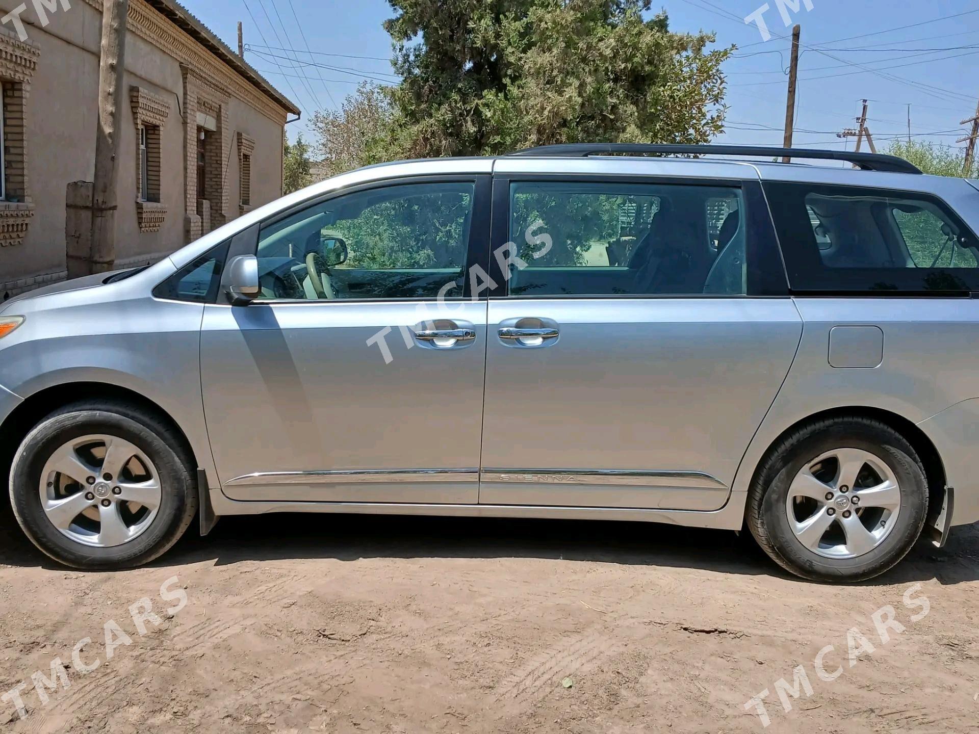 Toyota Sienna 2014 - 290 000 TMT - Gurbansoltan Eje - img 4