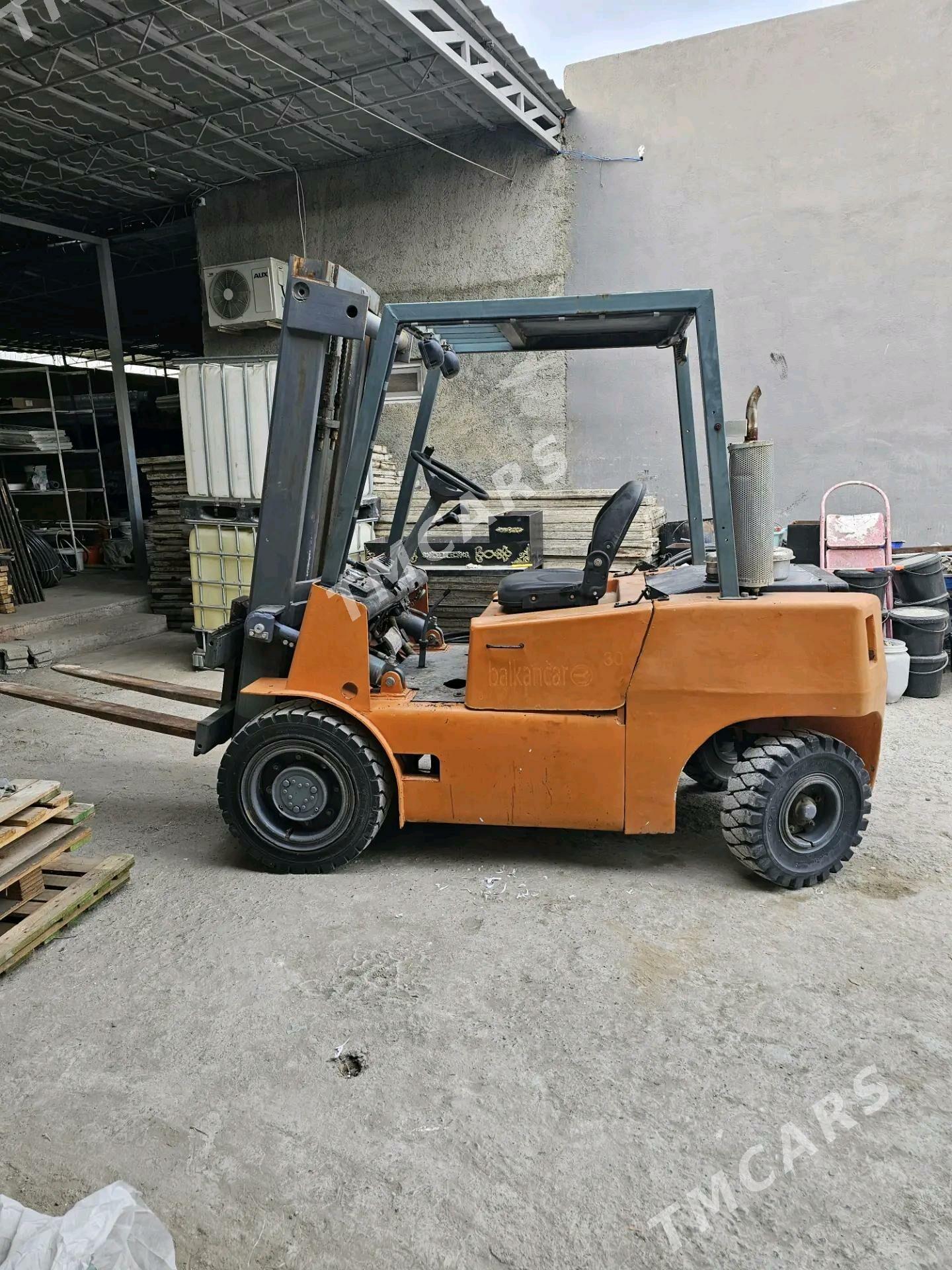 Kara Forklift 2010 - 50 000 TMT - Gypjak - img 2