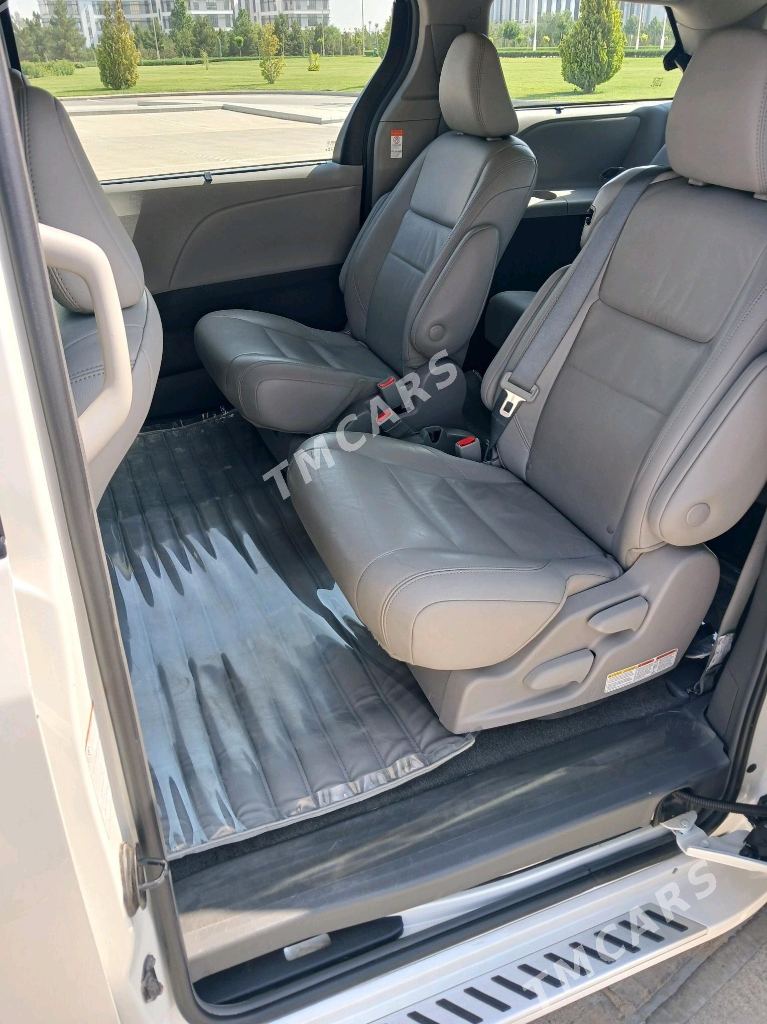 Toyota Sienna 2018 - 430 000 TMT - Aşgabat - img 4