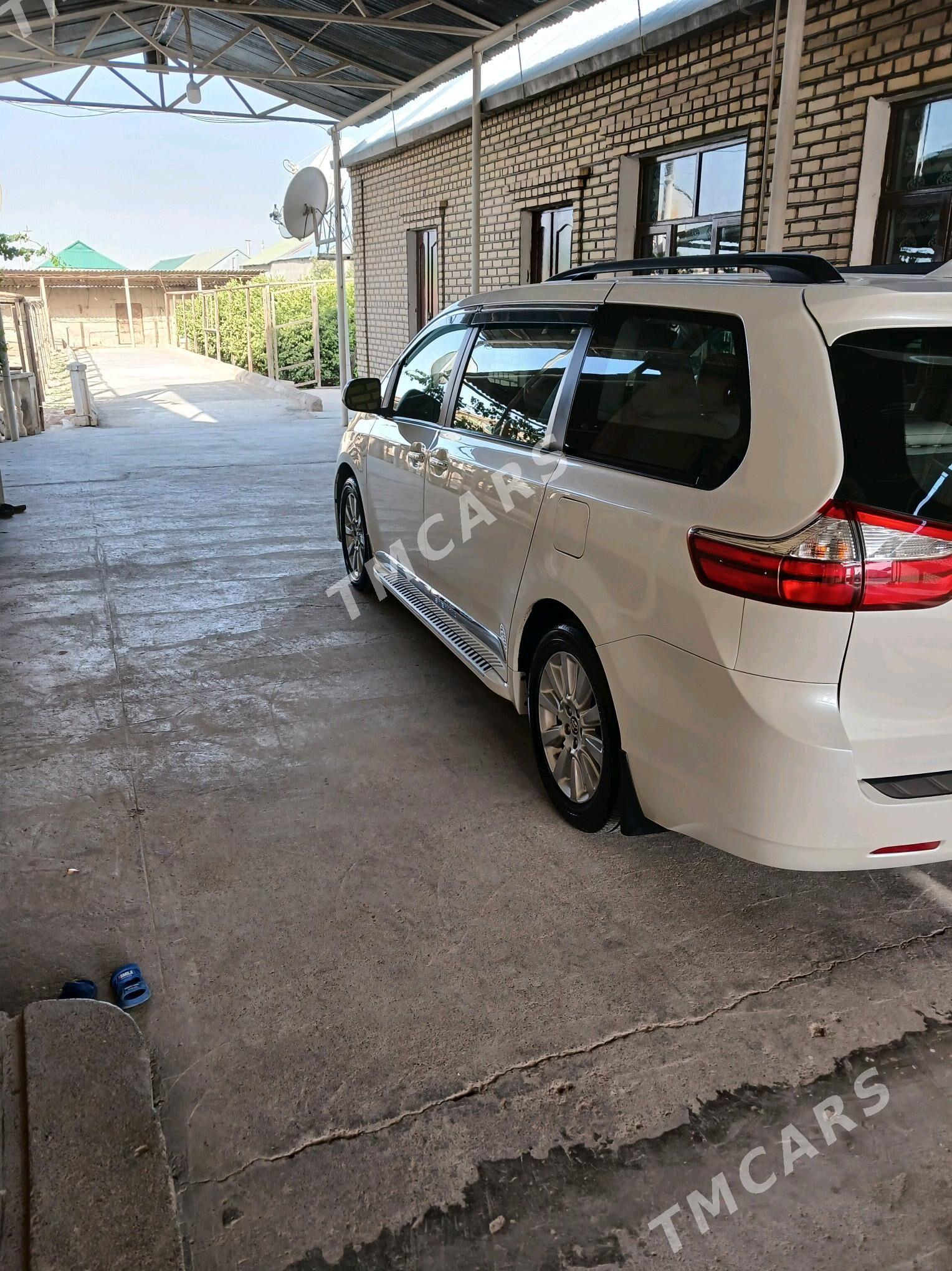 Toyota Sienna 2018 - 430 000 TMT - Aşgabat - img 3