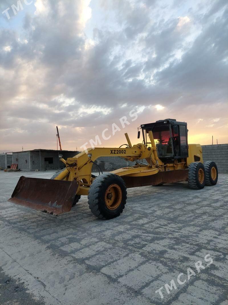 LiuGong Forklift 2010 - 300 000 TMT - Ýaşlyk - img 3