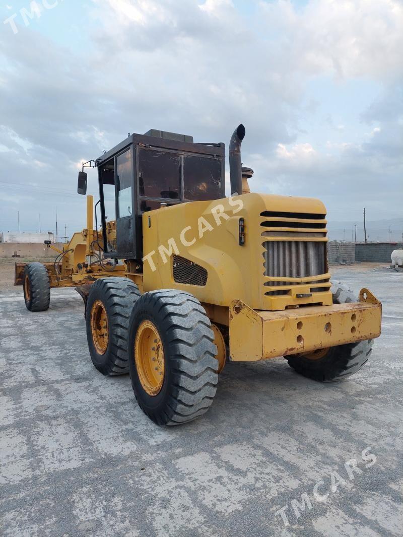 LiuGong Forklift 2010 - 300 000 TMT - Ýaşlyk - img 5