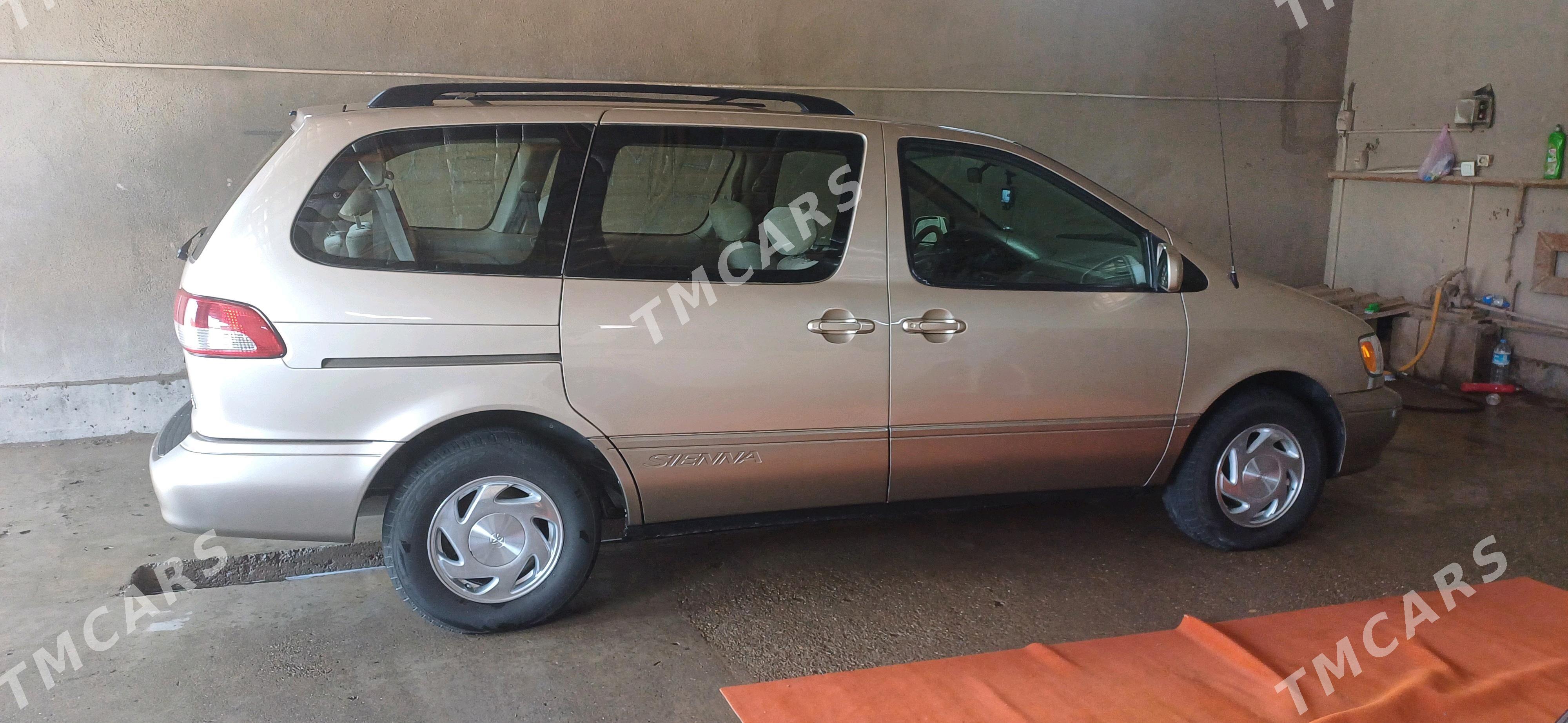 Toyota Sienna 2002 - 165 000 TMT - Болдумсаз - img 3