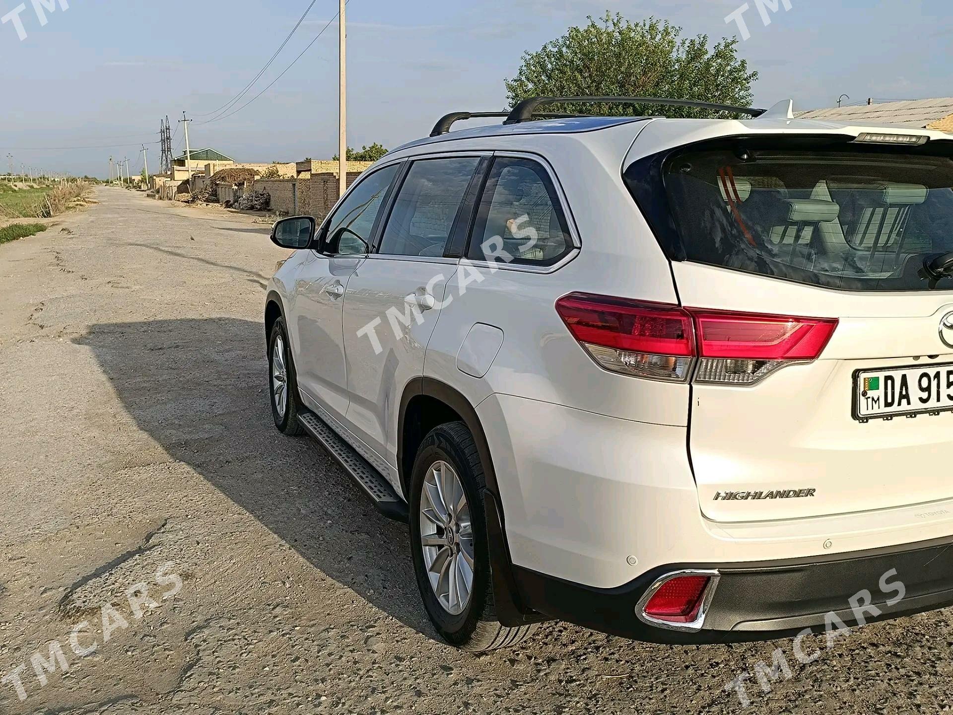 Toyota Highlander 2018 - 460 000 TMT - Türkmenabat - img 3