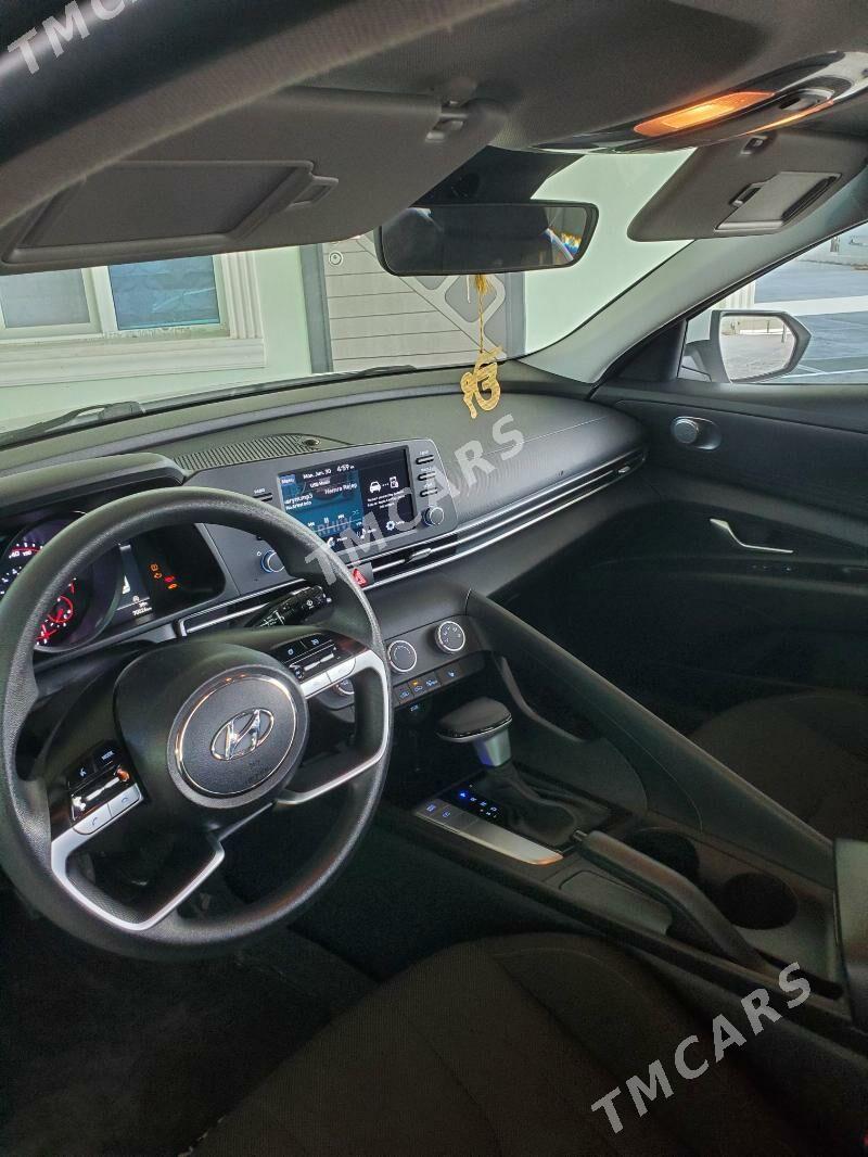 Hyundai Elantra 2022 - 250 000 TMT - Бузмеин - img 3