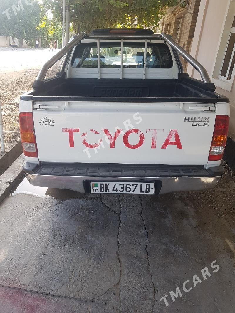 Toyota Hilux 2010 - 250 000 TMT - Dänew - img 3