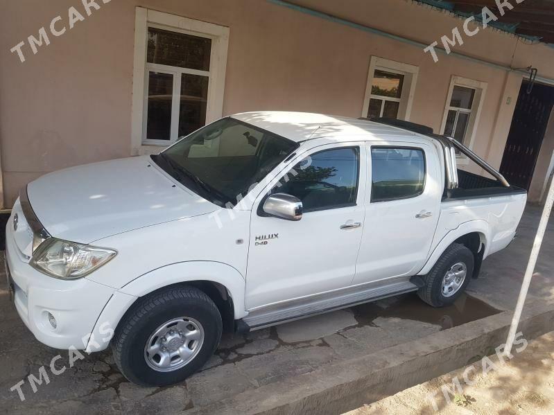 Toyota Hilux 2010 - 250 000 TMT - Dänew - img 2