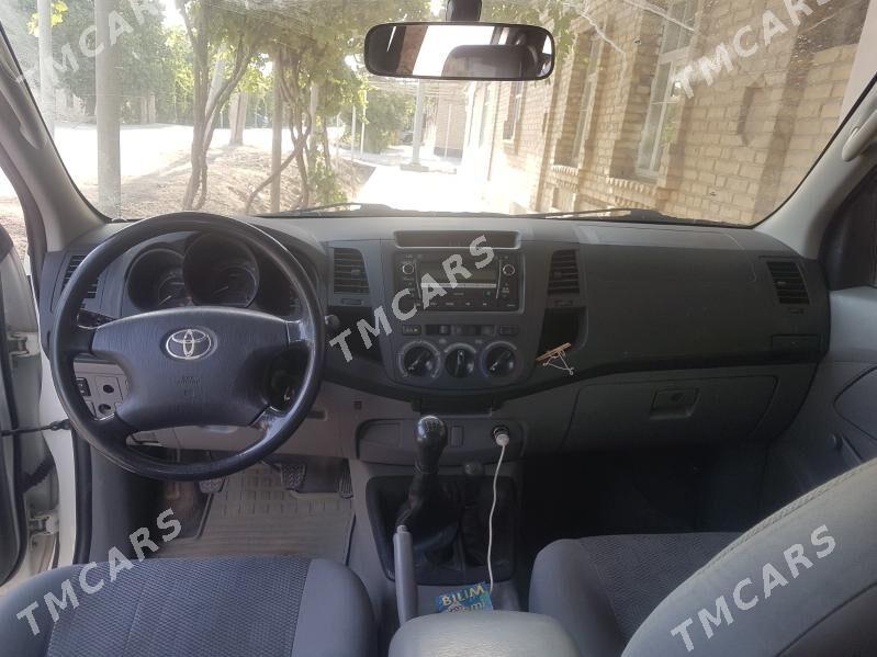 Toyota Hilux 2010 - 250 000 TMT - Dänew - img 6