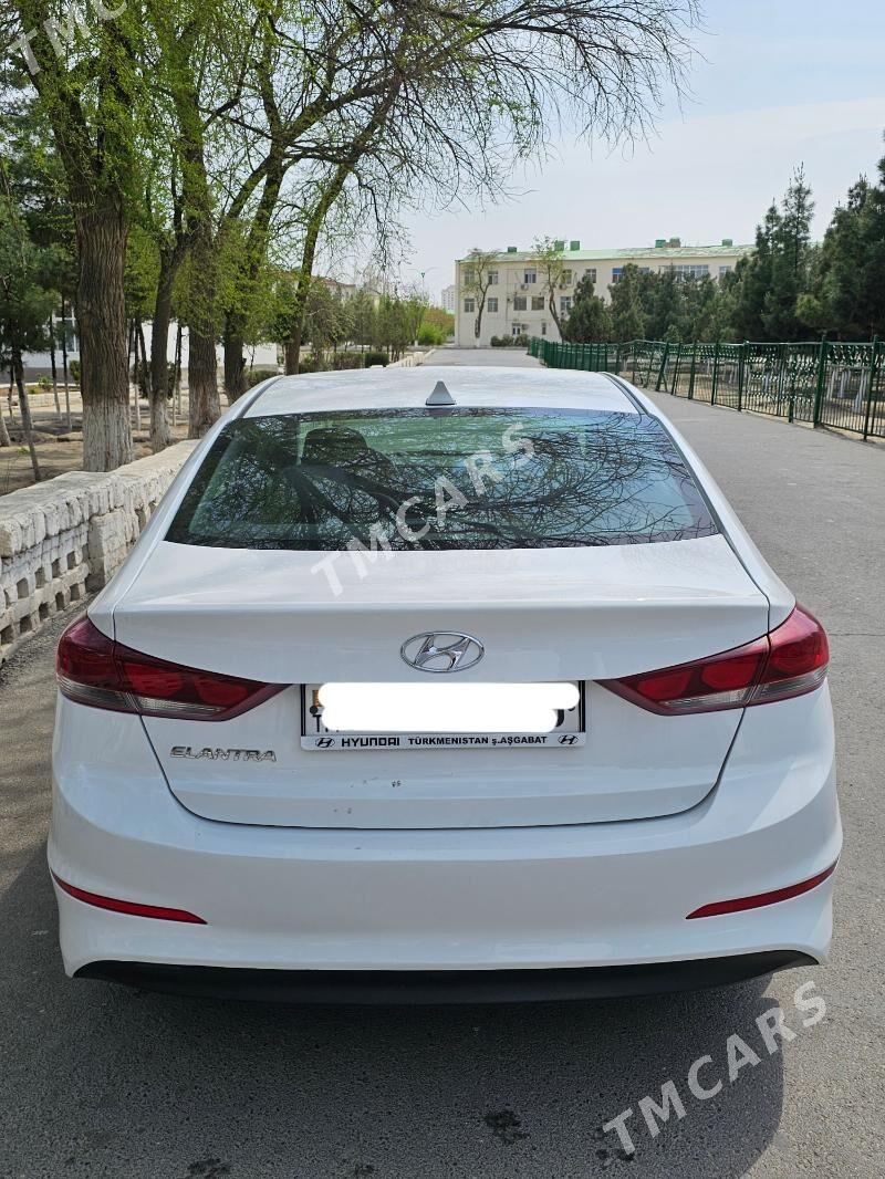 Hyundai Elantra 2018 - 210 000 TMT - Кëши - img 4