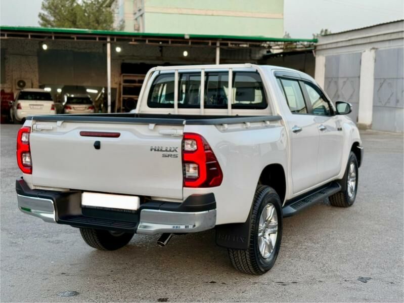 Toyota Hilux 2024 - 630 000 TMT - Aşgabat - img 3