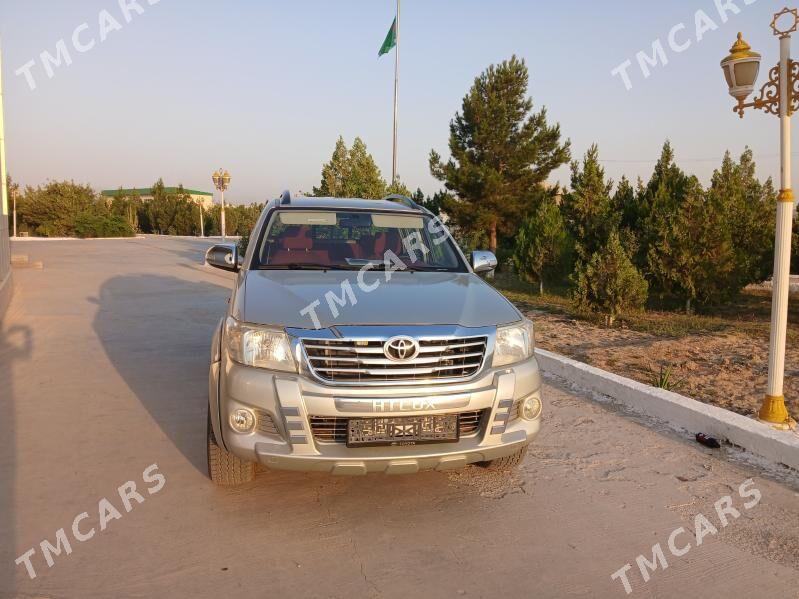 Toyota Hilux 2013 - 300 000 TMT - Köýtendag - img 2