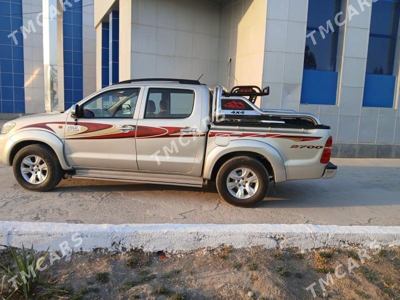Toyota Hilux 2013 - 300 000 TMT - Köýtendag - img 3