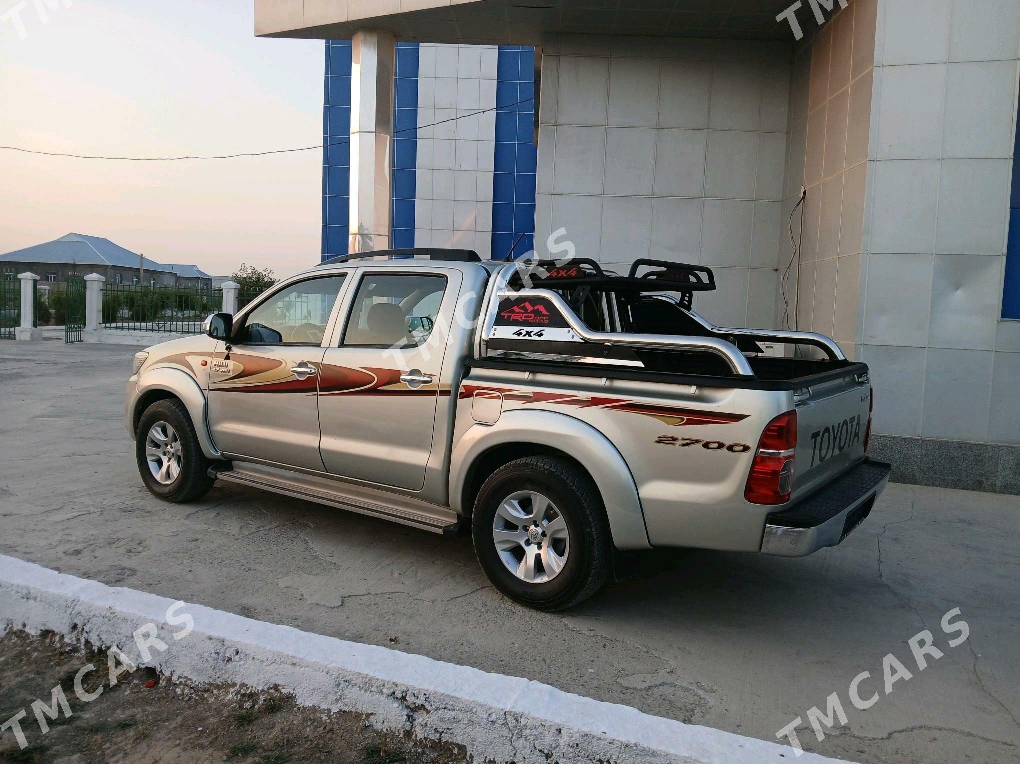 Toyota Hilux 2013 - 300 000 TMT - Köýtendag - img 4