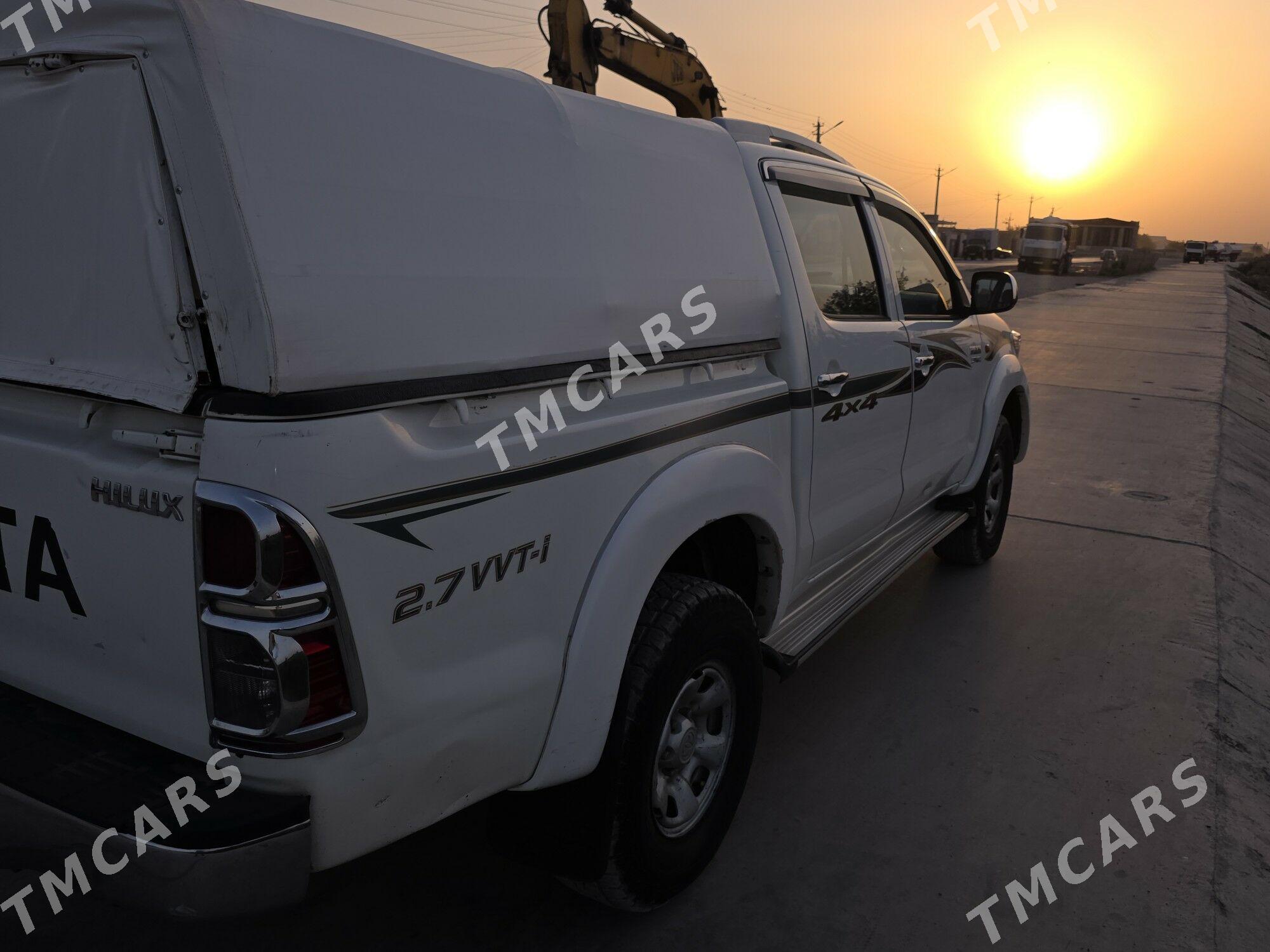 Toyota Hilux 2013 - 300 000 TMT - Kerki - img 2